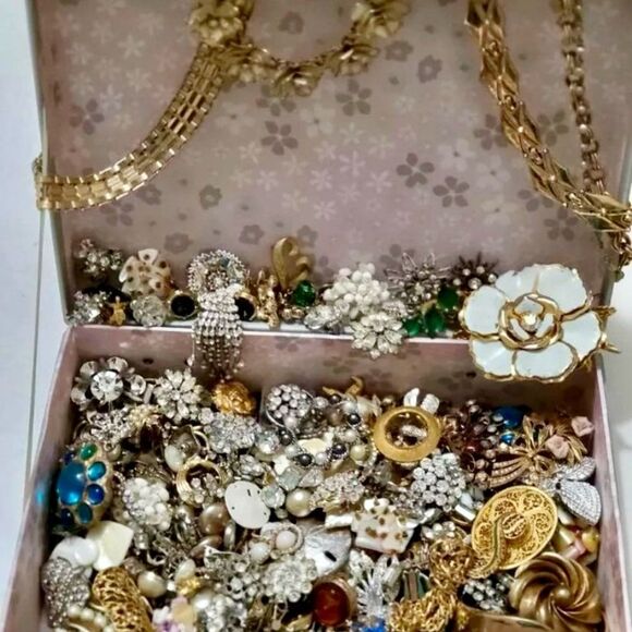 3 LB BULK UNSEARCHED Estate Costume Jewelry Signed Unsigned Wearable - Picture 5 of 14
